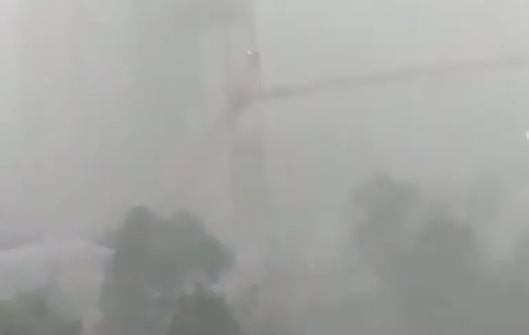 Zomerstorm en onweer in Moskou