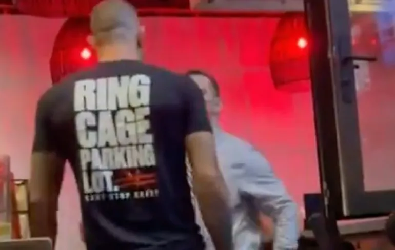 Kickbokser Joe Schilling rost gast tegen de vloer na opmerking