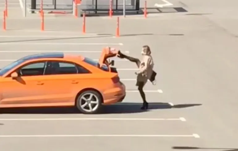 Dame doet dappere poging tot viral gaan en gaat daardoor viral