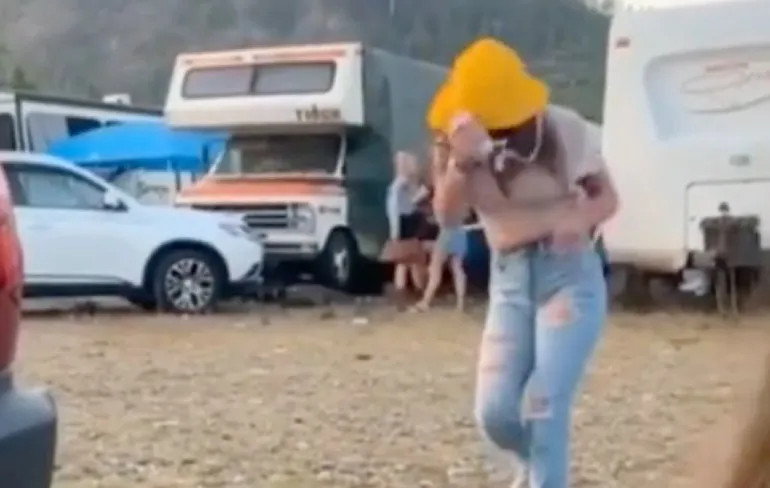 Chloe, er zit gewoon een lipje aan de bovenzijde