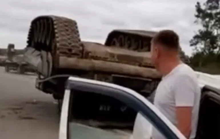 Oeps momentje met een tank tijdens vervoer