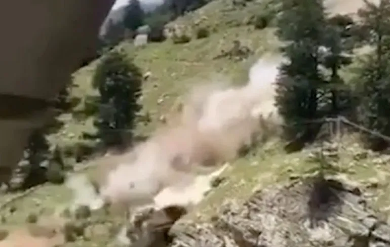 Steenlawine ziet er best indrukwekkend en scary uit