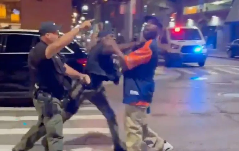 Agent in Detroit is wel heel makkelijk met klap uitdelen