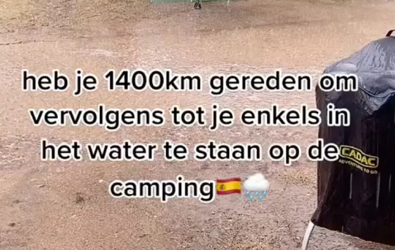 Serena gaat even Boef tijdens haar regenachtige vakantie in Spanje