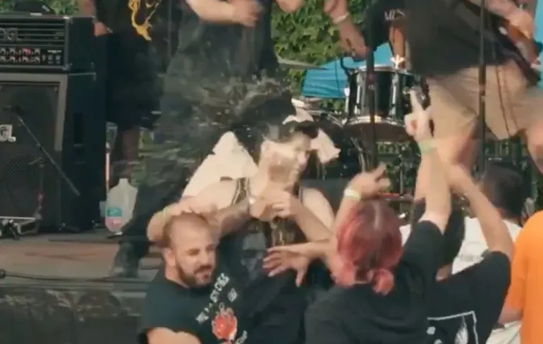 Biertje drinken in de Mosh Pit niet zo'n succes