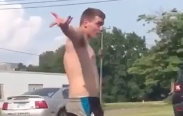 Wat blijkt, dapper doen tegen reus is onverstandig