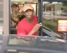 Popeye's medewerker heeft er zin in