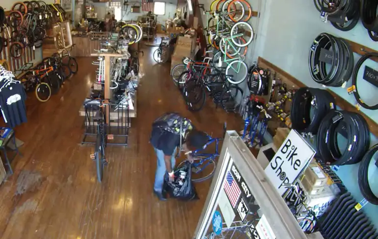Scumbag actie bij fietsenwinkel Let's Roast Cycles