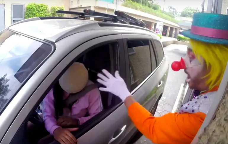 Meest irritante clown ooit is terug