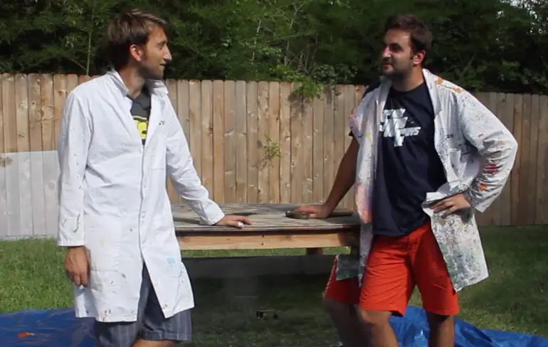 Hamer door spiegel slingeren met The Slow Mo Guys