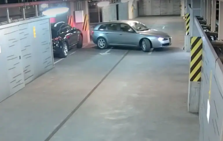 Pool in Alfa Romeo 159 kan beter taxi bellen