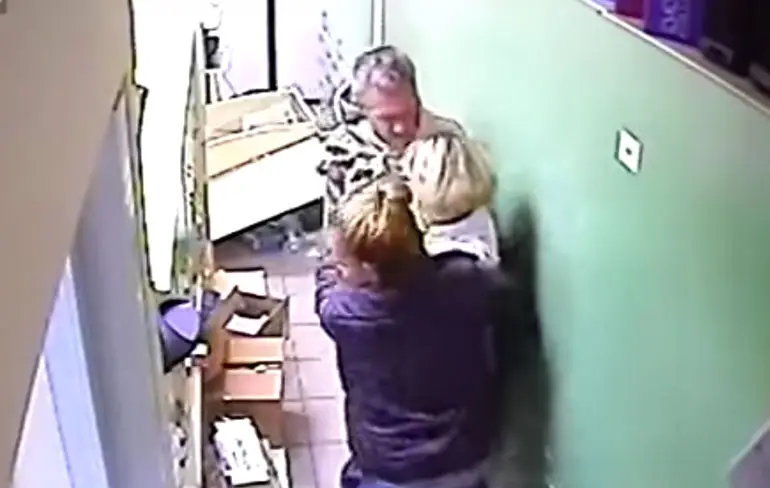 Knuppel wil gratis drugs halen bij apotheek