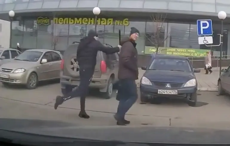 Tasjesdief in Rusland gaat even hardcore tekeer