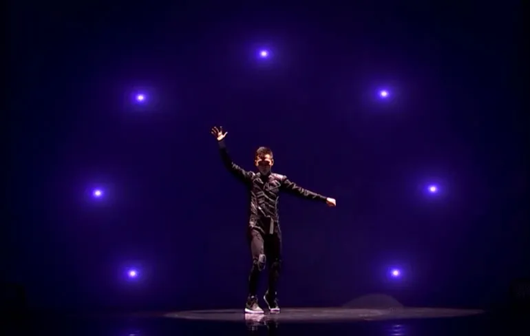 Shijirbat doet zijn dans in Mongolia's Got Talent