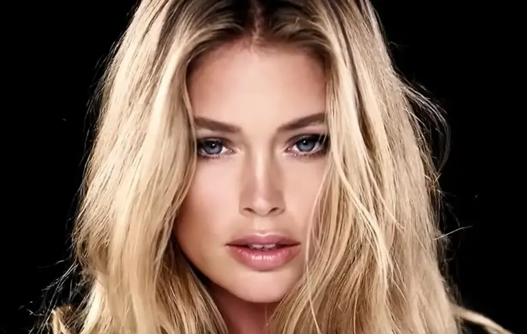 Doutzen Kroes voor de Love Magazine adventskalender
