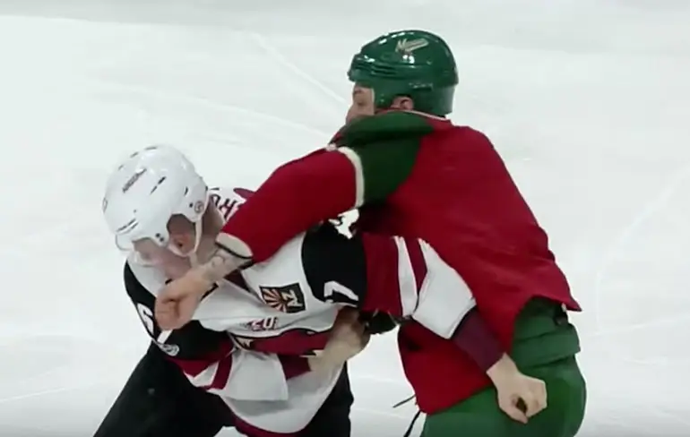 Minnesota Wild speler Chris Stewart heet rookie welkom in de NHL