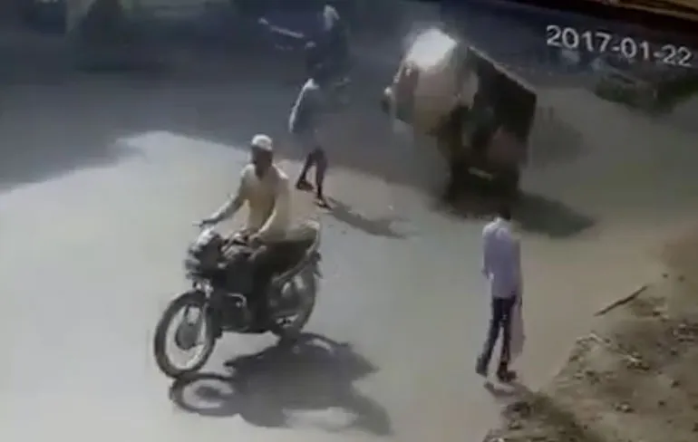 Man uit India overleefd steigerende rickshaw niet