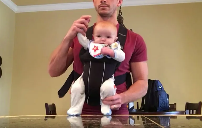 Paps Adam doet dansje met zoon Miles