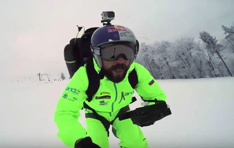 Filip Flisar heeft haast en een backpack-rocket