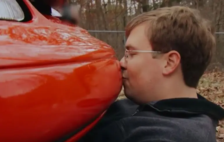 Nathaniel heeft sex met zijn auto