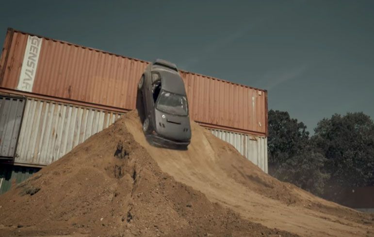 Tyler bouwde zijn eigen Gymkhana track