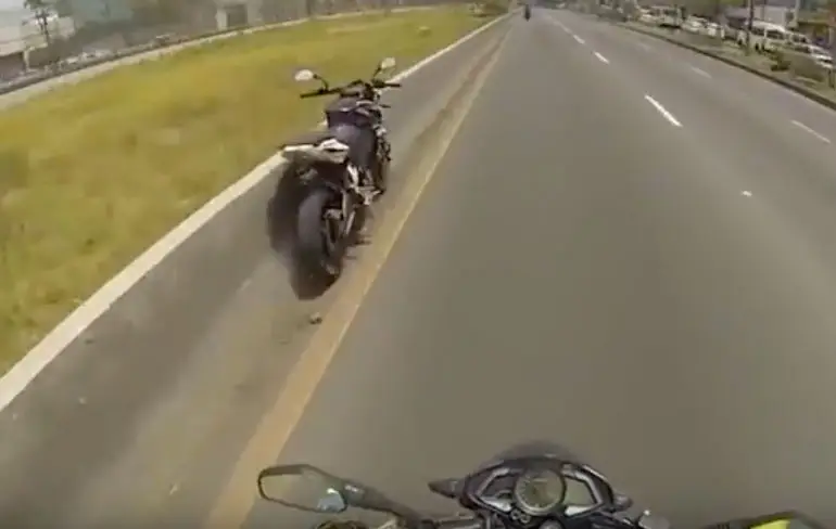 Motorclubje maakt er oprecht een zooitje van
