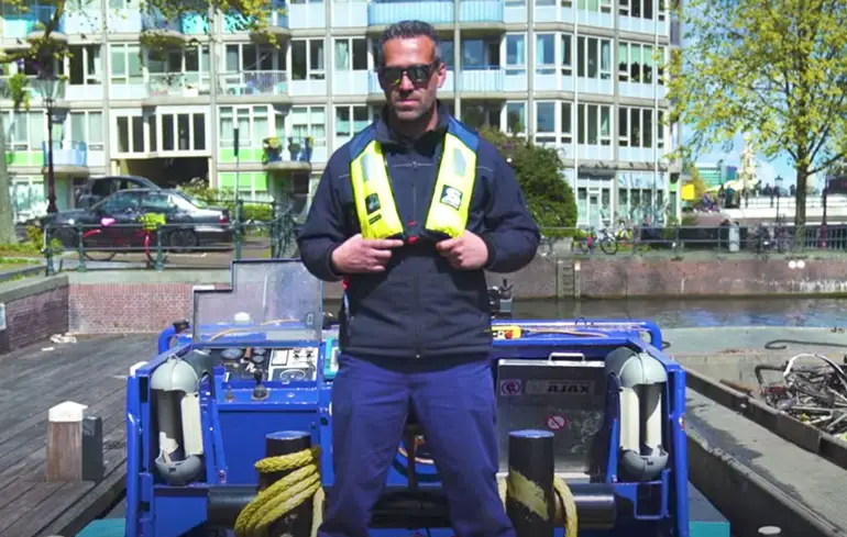 Great Big Story over de Amsterdamse fietsenvissers