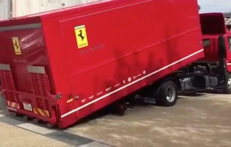 Ook een Ferrari kun je thuis laten bezorgen