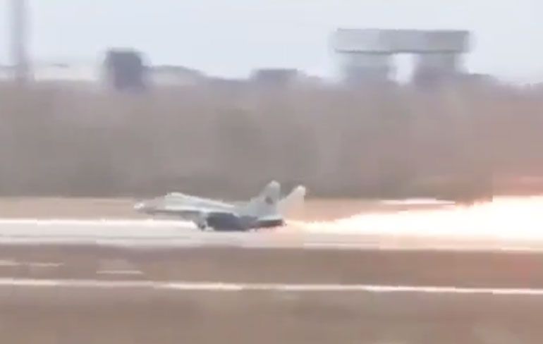 Piloot schrijft MiG-29  af na brand in een van de motoren
