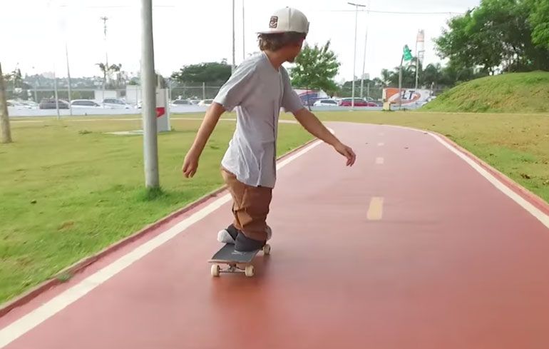 Skateboarder zonder onderbenen hoopt pro te worden