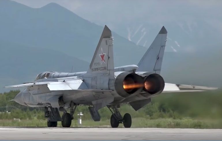 Straaljager porno: Kruisraket onderscheppen met een MiG-31