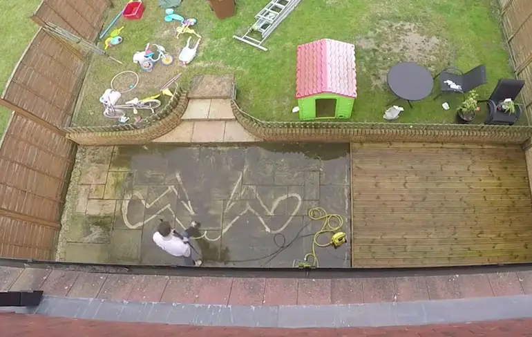 Terras schoonmaken als volwassen vent doe je zo