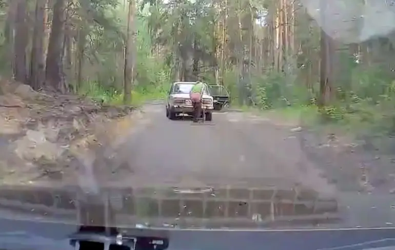 Dashcam filmt per ongeluk geopende sluizen