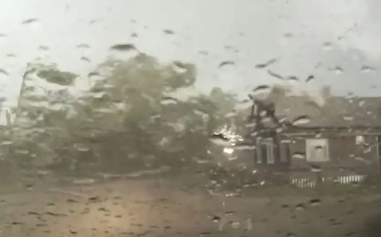 Tornado trekt door dorpje nabij Arkhangelsk