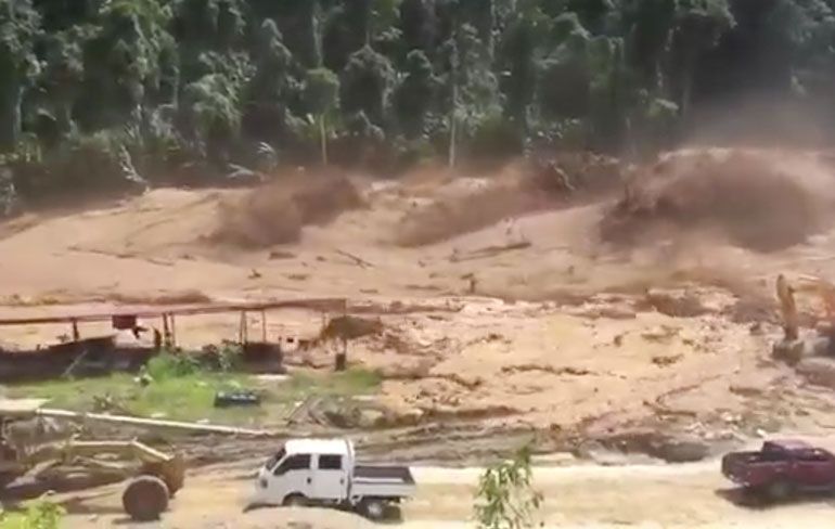 Enorme chaos na doorbreken dam in Laos