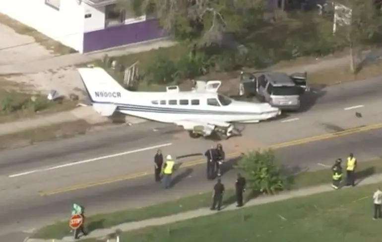 Cessna maakt noodlanding in woonwijk Saint Petersburg