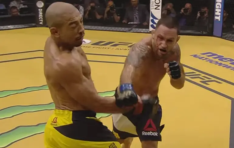De mokerslagen en doodschoppen van UFC200 in slow motion