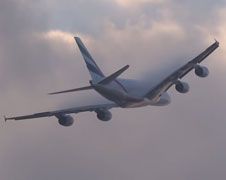 Mooie beelden van A380 boven Schiphol