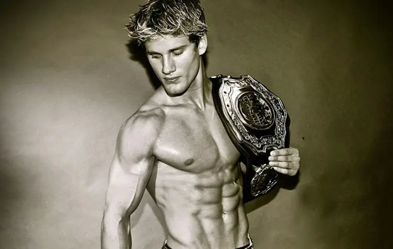 Dana White checkt Sage Northcutt