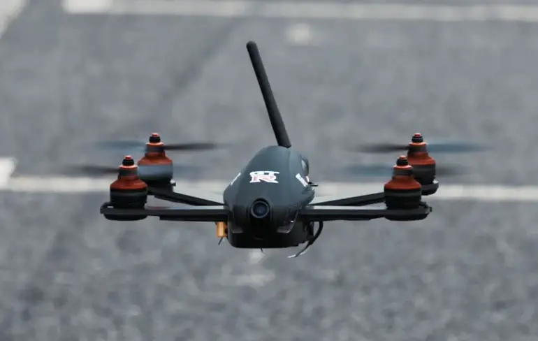 Nissan komt met GT-R Drone om 2017 GT-R te filmen