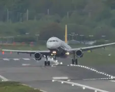 Airbus A321 doet poging tot landen op Birmingham Airport