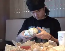Matt Stonie klapt 4 burrito’s naar binnen in 3 minuten