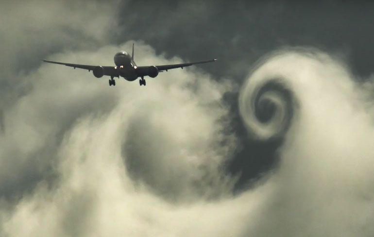 Wolken breken met 777 van Emirates