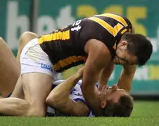 Wurgpartij tijdens potje Australian Football