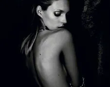 Topless Anja Rubik voor ID Magazine