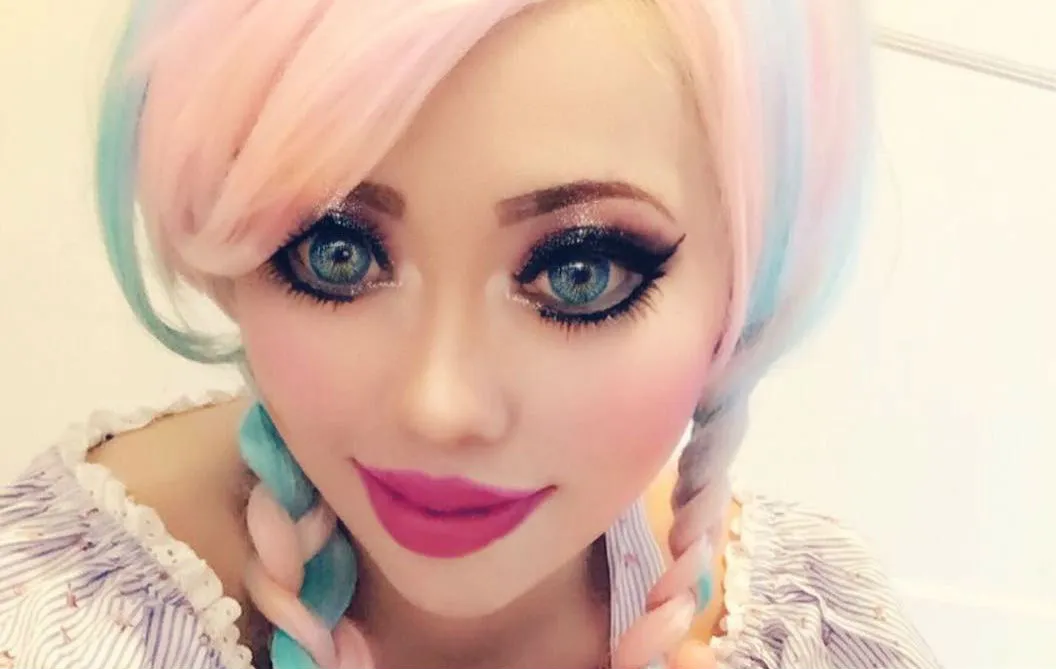 Barbie wannabe laat zich opereren om Bambi ogen te krijgen