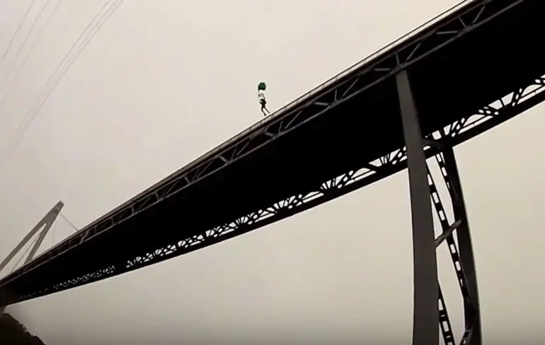 Als Base Jumping mis gaat en toch ook weer goed