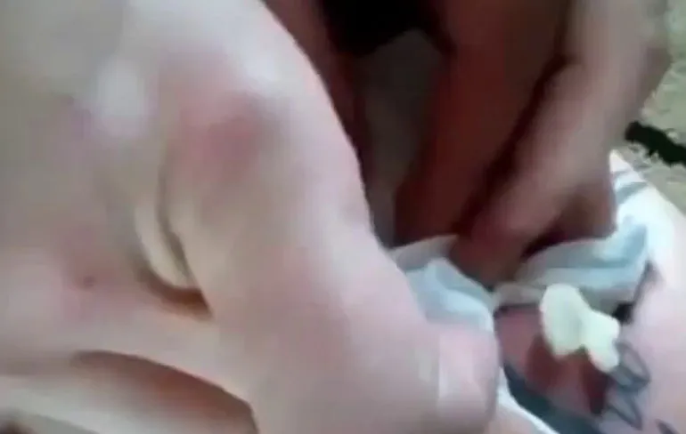 Beetje mayo tussen het prikplaatje