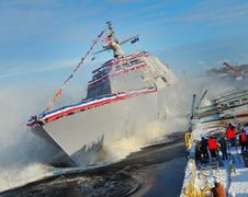 Littoral Combat Ship Detroit gaat het water in