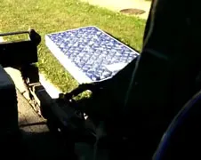 Vuilnisman vermaakt zich prima tijdens werk